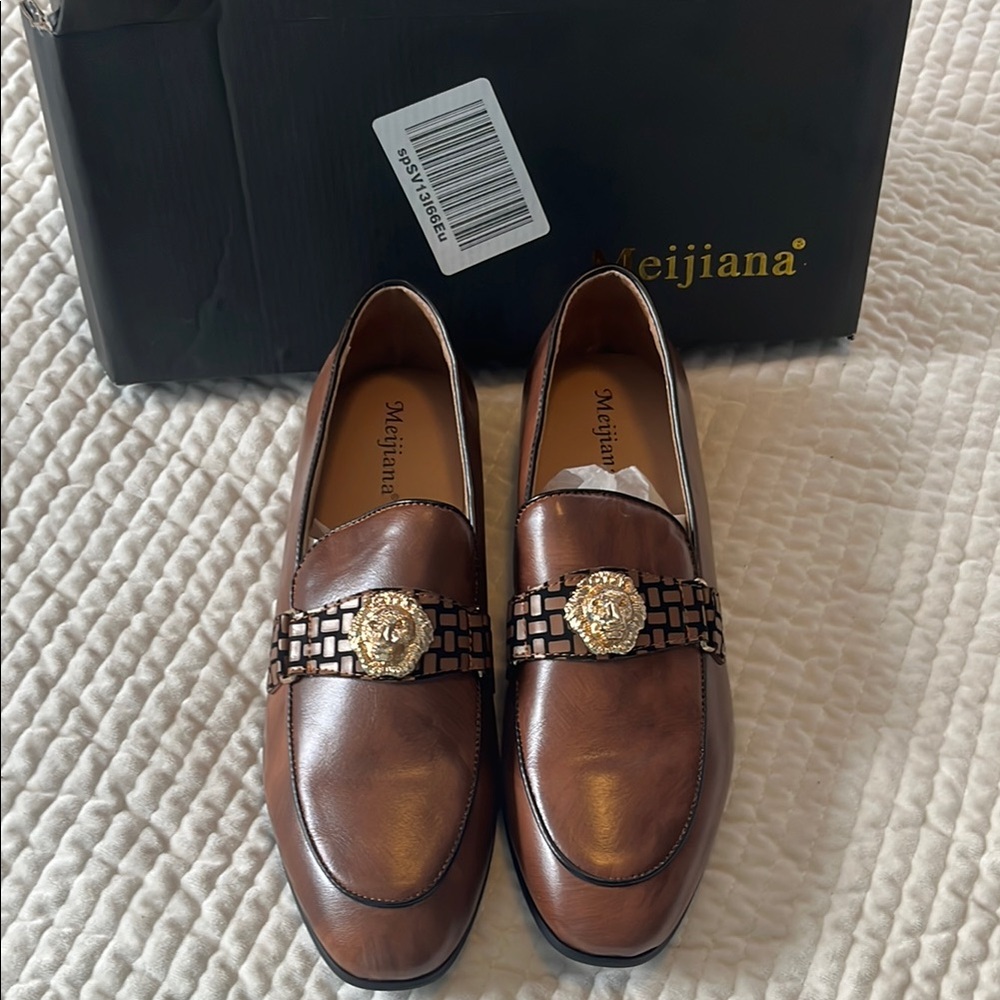 Men’s Brown Leather Slip-On Loafers with Gold Medallion
